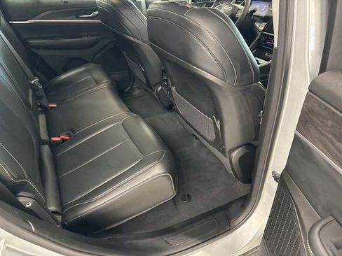 Used 2023 Jeep Grand Cherokee Limited w/ Luxury Tech Group II image 29