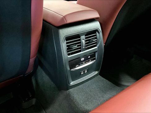 Used 2025 BMW 330i xDrive Sedan w/ M Sport Package image 36