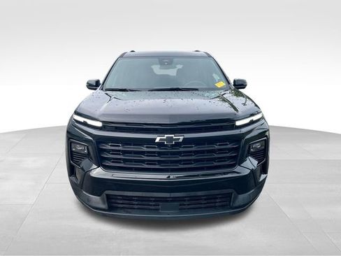 Used 2024 Chevrolet Traverse LT w/ Midnight/Sport Edition image 2