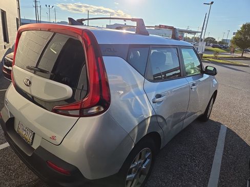 Used 2020 Kia Soul S FWD image 4