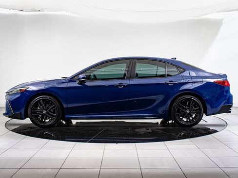 Used 2025 Toyota Camry SE image 5