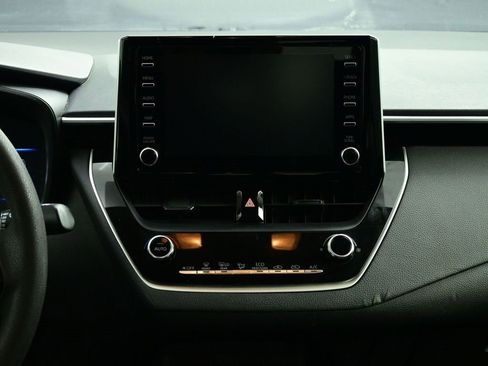 Used 2020 Toyota Corolla LE image 17