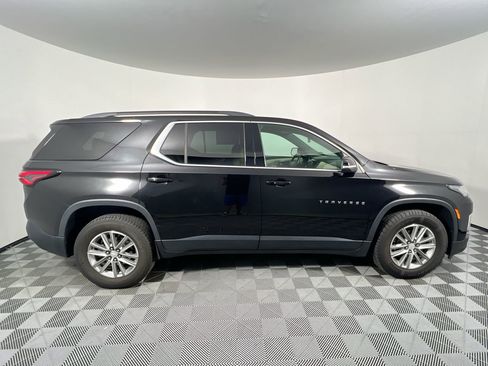 Used 2023 Chevrolet Traverse LT image 2