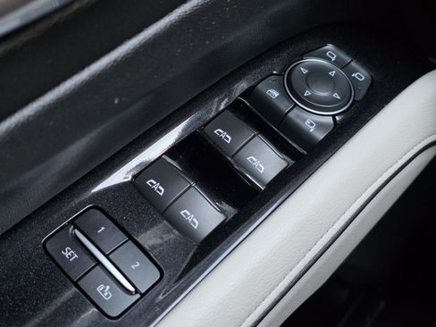 Used 2022 Cadillac Escalade Sport w/ LPO, ONYX Package image 33