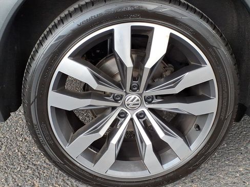 Used 2020 Volkswagen Tiguan SEL Premium R-Line image 9