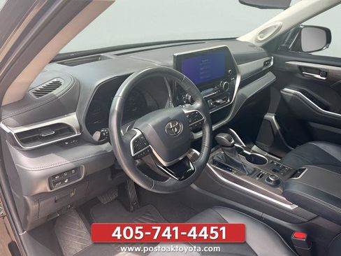 Used 2023 Toyota Highlander Platinum AWD/4WD image 43