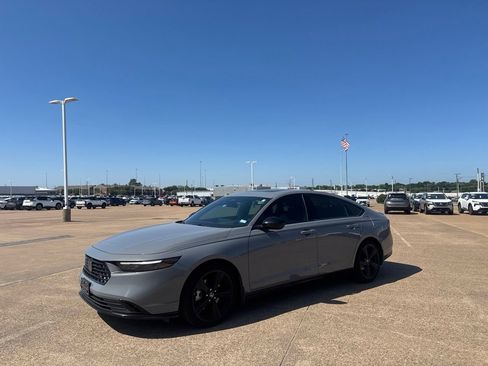Used 2023 Honda Accord Sport image 11