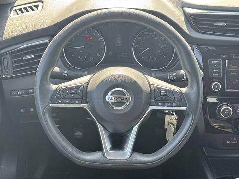 Used 2020 Nissan Rogue Sport S image 23