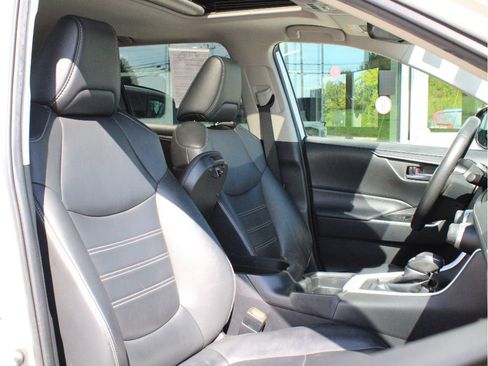 Used 2021 Toyota RAV4 XLE Premium AWD/4WD image 26