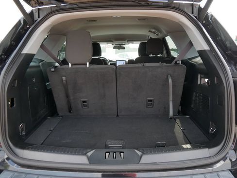 Used 2022 Ford Explorer XLT AWD/4WD image 12