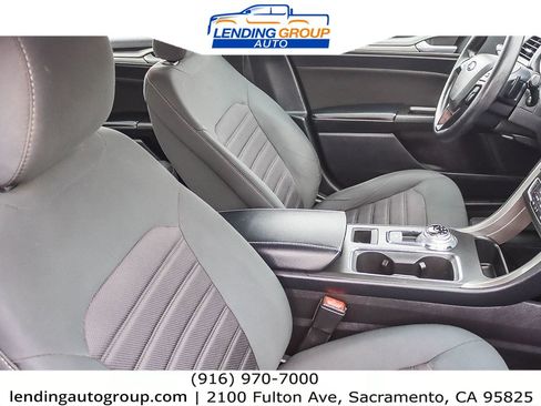 Used 2019 Ford Fusion SE image 16