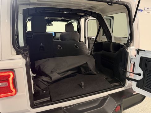 Used 2025 Jeep Wrangler Unlimited Sahara w/ Safety Group image 26