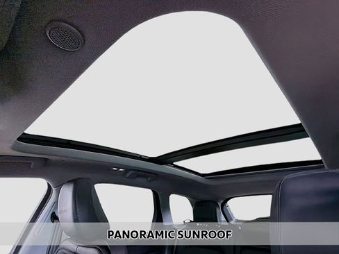 Used 2022 Lincoln Corsair Standard w/ Premium Package image 4