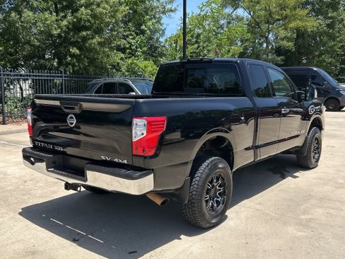 Used 2017 Nissan Titan SV AWD/4WD image 3