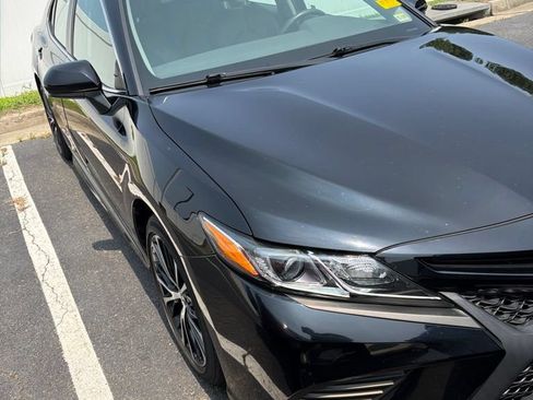 Used 2020 Toyota Camry SE FWD image 3