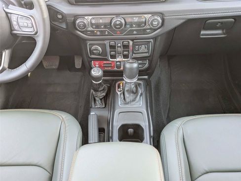 Certified 2025 Jeep Gladiator Mojave w/ Convenience Group AWD/4WD image 21