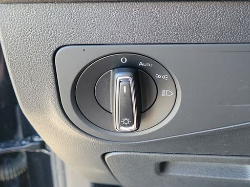 Certified 2023 Volkswagen Tiguan SE R-Line FWD image 27