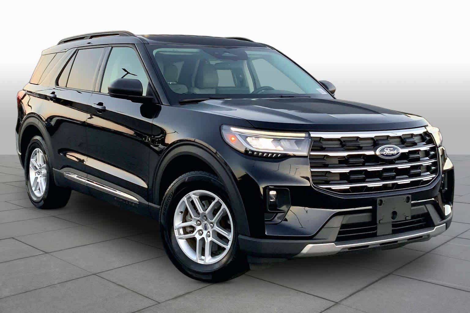 Certified 2025 Ford Explorer Active w/ Active Comfort Package RWD image 3