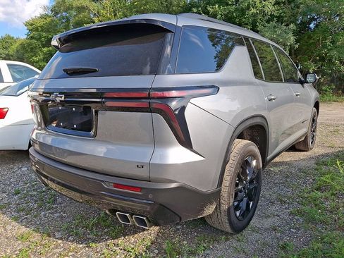 Used 2024 Chevrolet Traverse LT w/ Midnight/Sport Edition FWD image 4