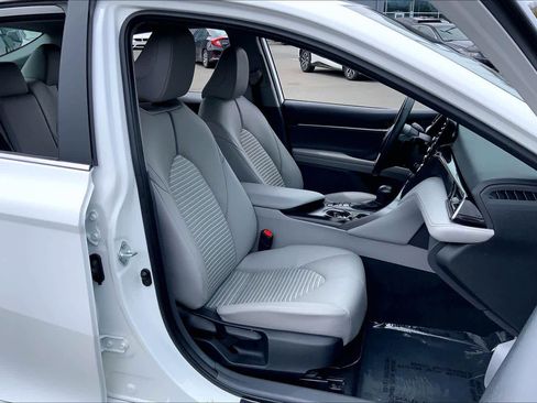 Used 2023 Toyota Camry SE FWD image 9