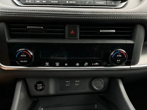 Used 2025 Nissan Rogue SV image 28