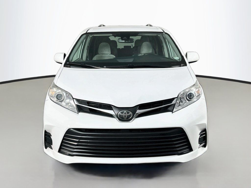 Used 2020 Toyota Sienna LE FWD image 3