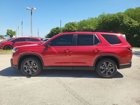 New 2026 Honda Pilot Sport image 3