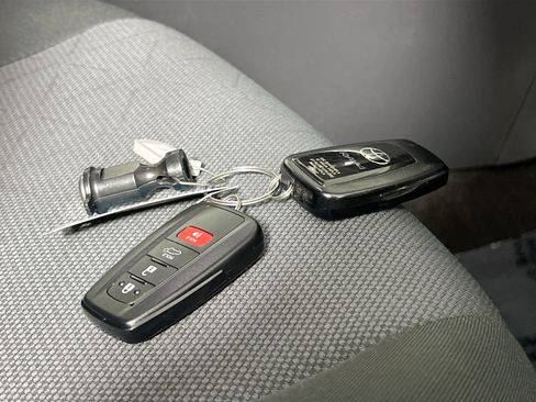Used 2025 Toyota RAV4 XLE w/ Convenience Package FWD image 36