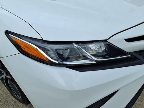 Certified 2019 Toyota Camry SE w/ Sunroof Package FWD image 10