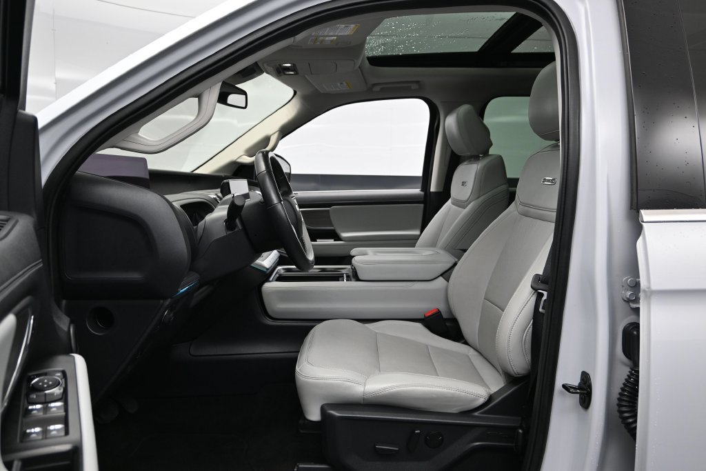 Used 2025 Ford Expedition Max Platinum AWD/4WD image 15