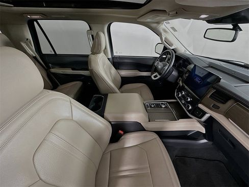 Used 2024 Ford Expedition Limited image 31