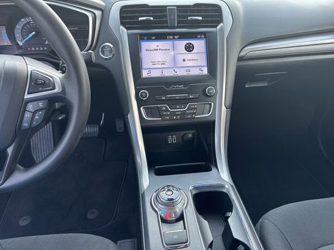Used 2019 Ford Fusion SE image 28