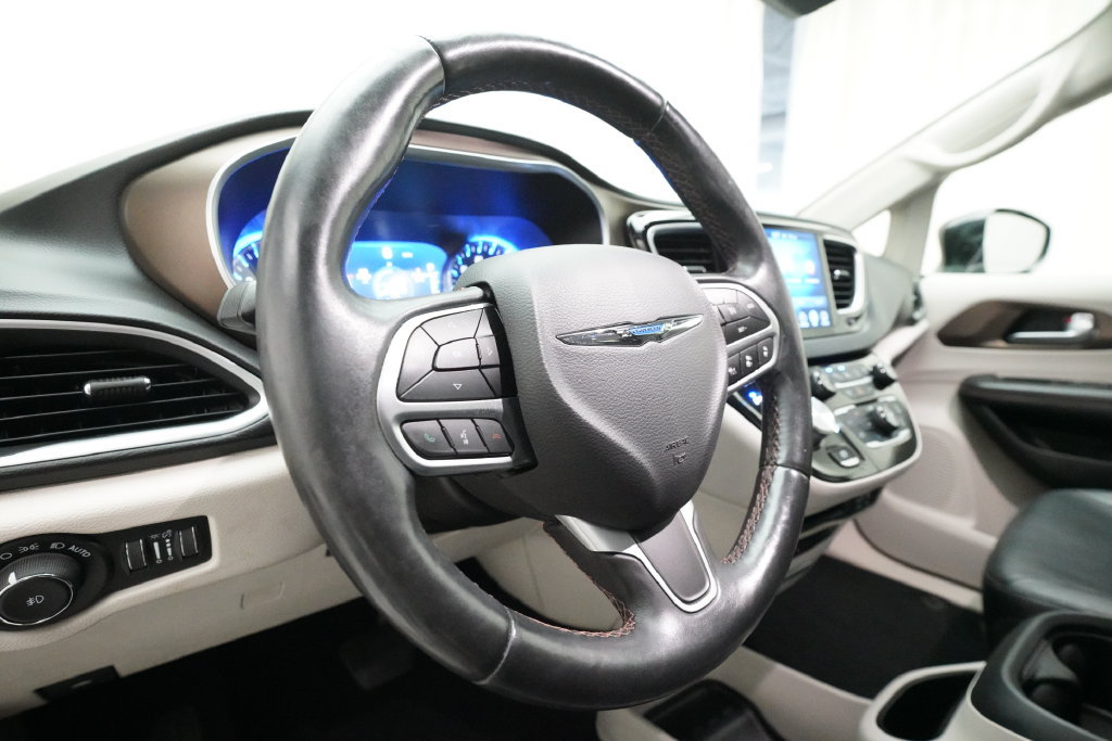 Used 2017 Chrysler Pacifica Touring-L Plus FWD image 8