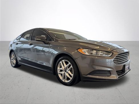 Used 2016 Ford Fusion SE FWD image 5