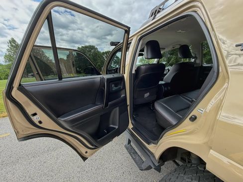 Used 2016 Toyota 4Runner TRD Pro AWD/4WD image 90