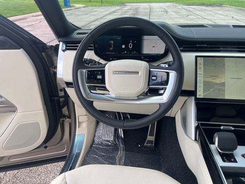 New 2026 Land Rover Range Rover Long Wheelbase SE AWD/4WD image 13