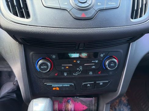 Used 2017 Ford Escape SE w/ SE Cold Weather Package image 7