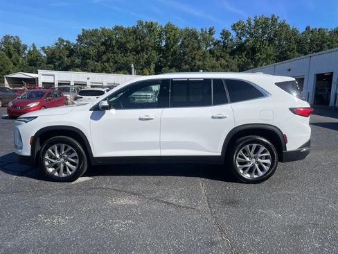 Certified 2026 Buick Enclave Preferred FWD image 1