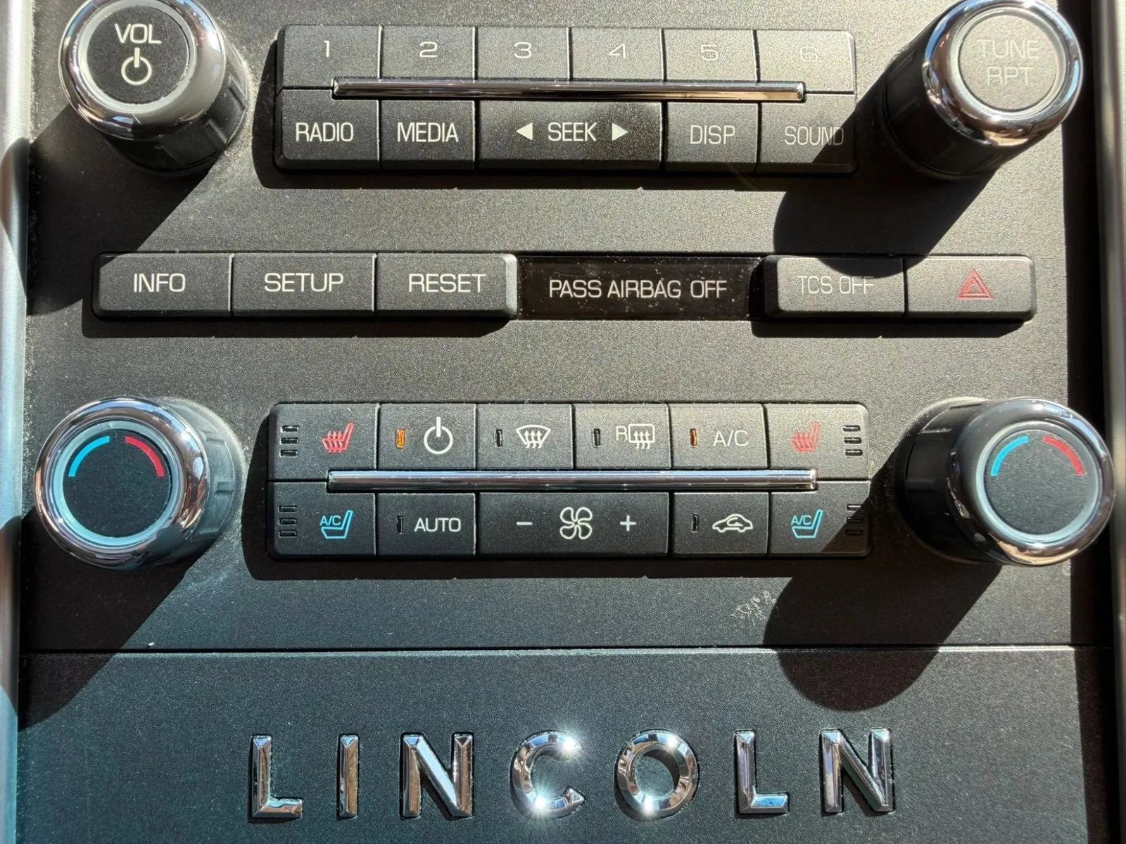 Used 2012 Lincoln MKS FWD image 17