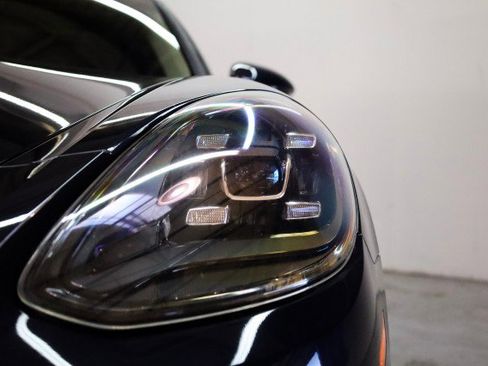 Used 2019 Porsche Panamera w/ Premium Package image 2