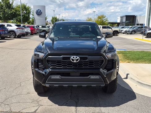 Used 2025 Toyota Tacoma TRD Off-Road AWD/4WD image 12