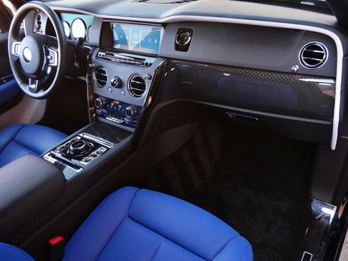 Used 2024 Rolls-Royce Cullinan Black Badge image 18