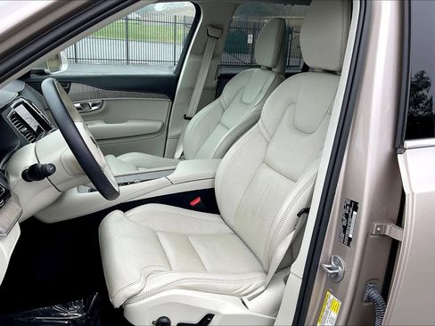 Used 2023 Volvo XC90 B6 Ultimate w/ Protection Package Premier image 28