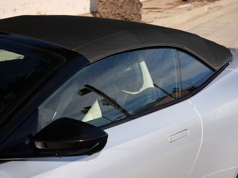 Used 2022 Aston Martin DB11 Volante image 13