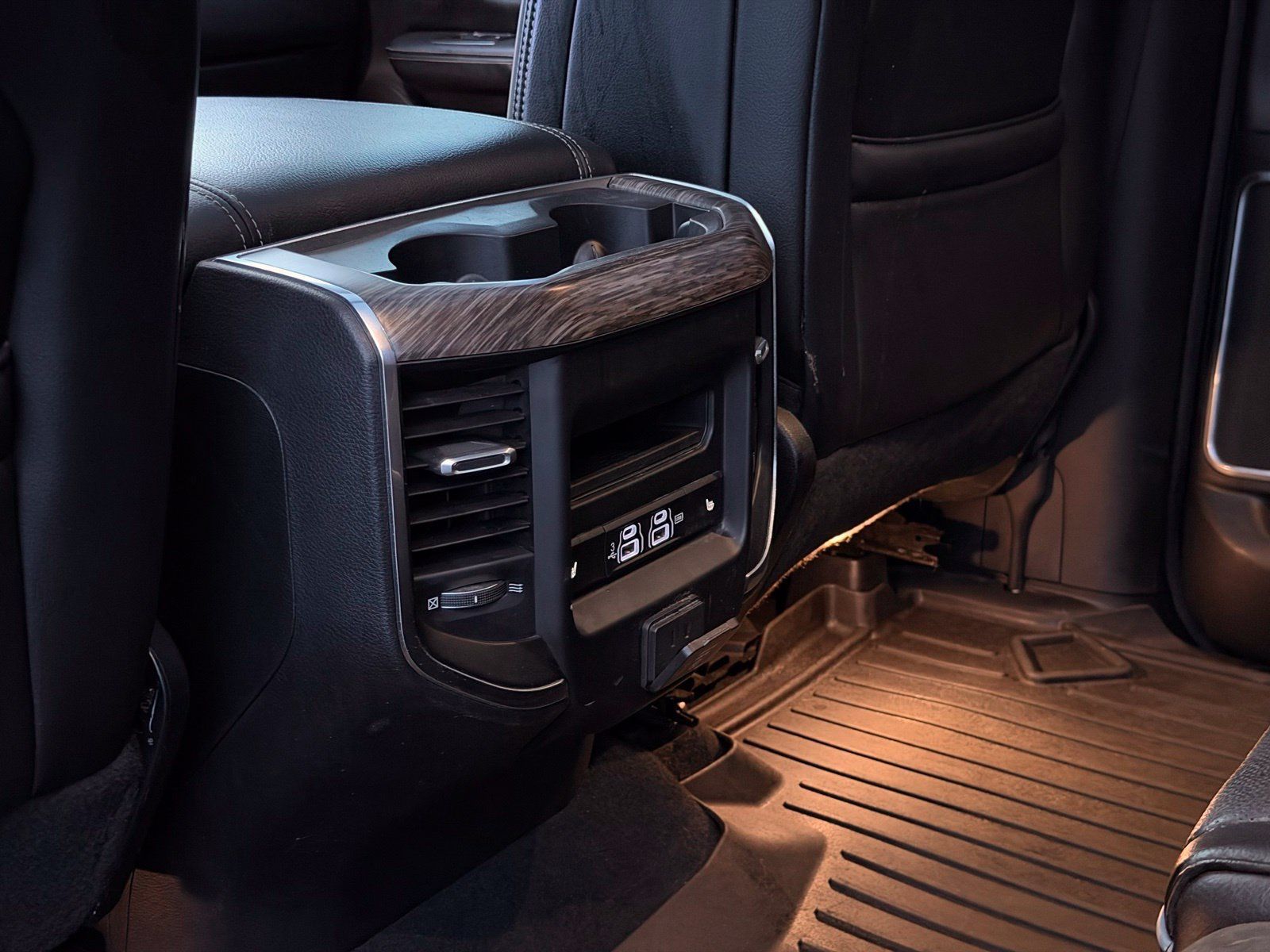 Used 2019 RAM 1500 Laramie AWD/4WD image 31