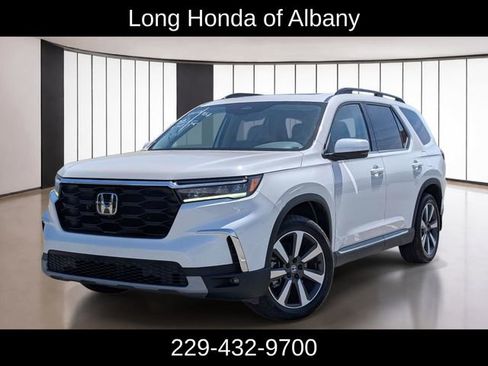Used 2025 Honda Pilot Touring image 1