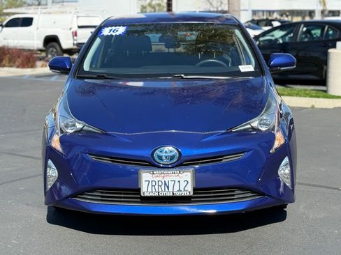 Used 2016 Toyota Prius Three Touring w/ Preferred Accessory Package image 4