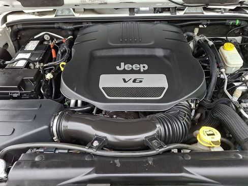Used 2015 Jeep Wrangler Unlimited Sahara w/ Dual Top Group AWD/4WD image 27