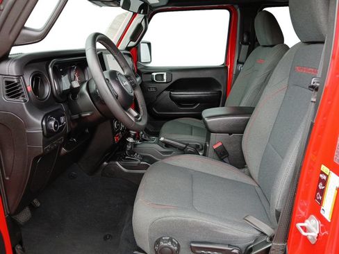 Used 2025 Jeep Wrangler Unlimited Rubicon AWD/4WD image 19