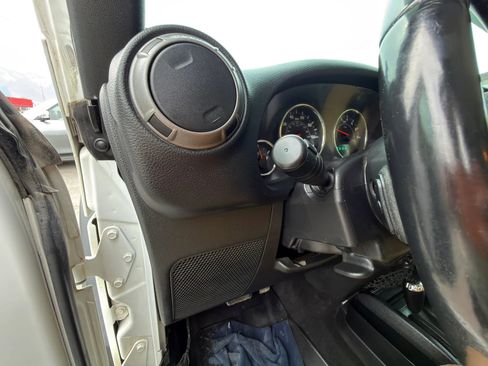Used 2018 Jeep Wrangler Sport AWD/4WD image 28